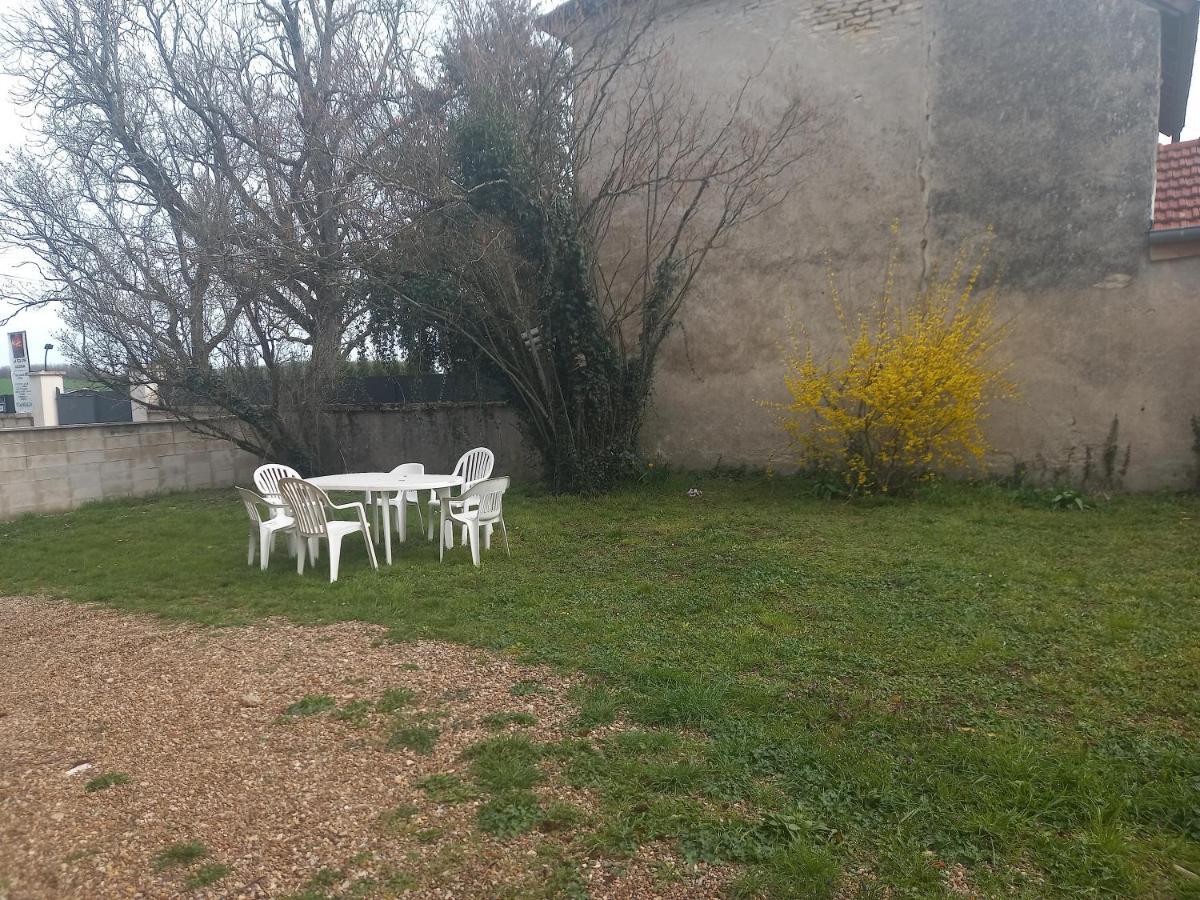 L'Univers, Vous Et Nous Pouilly-sur-Vingeanne Екстер'єр фото